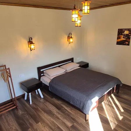 рудий лис Inn Skhidnytsia